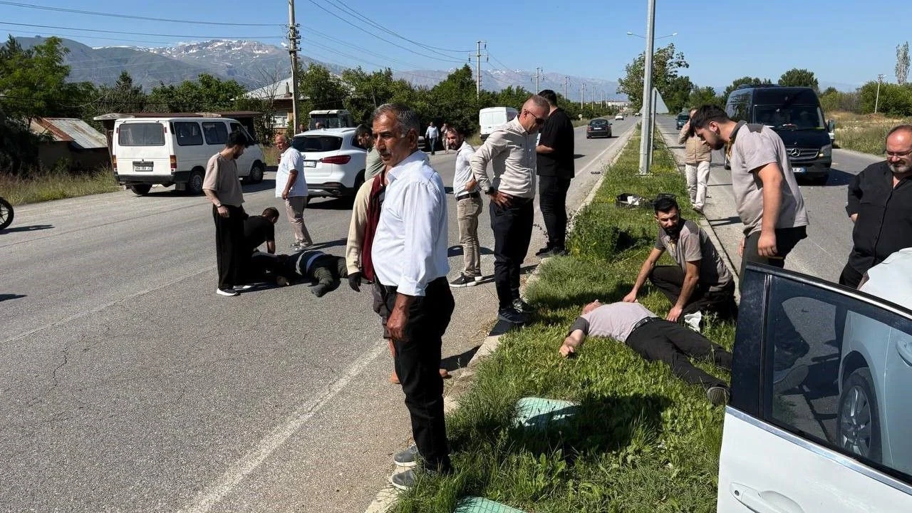 Erzincan’da Otomobil ile Motosiklet Çarpıştı: 1 Kişi öldü, 1 Kişi Yaralandı