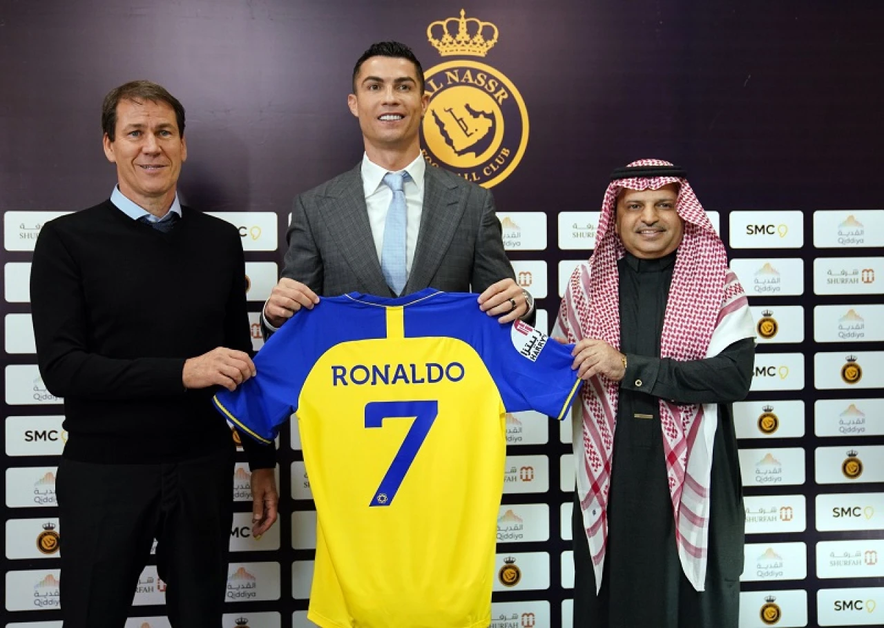 Cristiano Ronaldo Al Nassr'la 2 Yıl Uzattı Kulübe Ortak Oldu