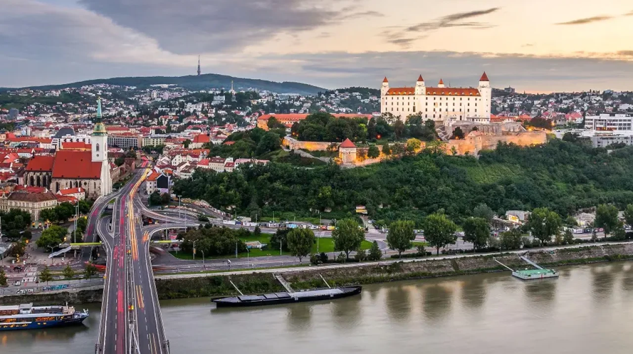 Slovakya Asgari Ücret 2025: Net Maaş, Saatlik Ücret, Meslek Maaşları ve TL Karşılığı