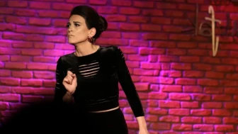 Miray Akovalıgil Kimdir 2025: Avukatlık Kariyeri Stand Up Gösterileri ve Oyunculuk Hayatı