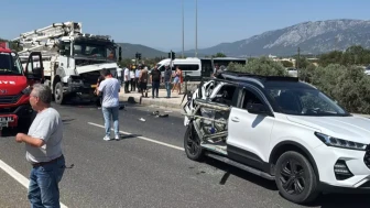 Muğla’da Beton Mikseri Otomobile Çarptı Aynı Aileden 2’si Ağır 4 Yaralı