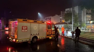 Aydın Söke'de Otomobil Tren Raylarına Düştü: Sürücü Yaralandı