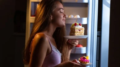 Gece Acıkınca Ne Yenir? Diyette Olanlar İçin Sağlıklı Gece Atıştırmalıkları