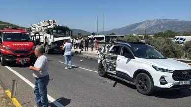 Muğla’da Beton Mikseri Otomobile Çarptı Aynı Aileden 2’si Ağır 4 Yaralı