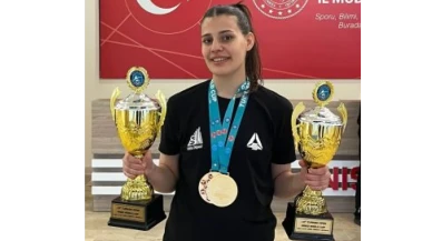 Sümeyye Hatun Kaya Kimdir? Pendik’ten Dünya Kick Boks Şampiyonluğuna Uzanan Yol