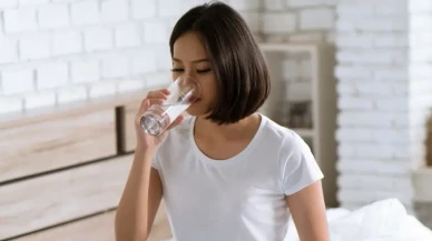 Ilık Su İçmek Sabahları Neden Bu Kadar Popüler Oldu? Bilim Destekli Alışkanlık Sosyal Medyada Patladı