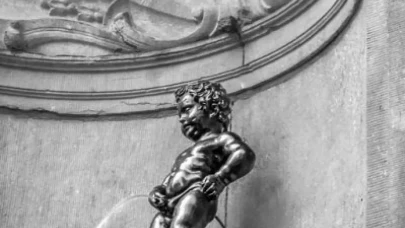 Galatasaray'ın 5 Yıldızlı Forması Manneken Pis Heykeline Giydirilecek