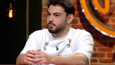 MasterChef Onur Dikbaş Kimdir? MasterChef Onur Kaç Yaşında, Aslen Nereli, Nerede Çalışıyor, Evli mi, Instagram Hesabı Ne?MasterChef 2025’in ana kadrosuna seçilen dördüncü yarışmacı Onur Dikbaş oldu. Peki MasterChef Onur kimdir, kaç yaşında, aslen nereli, nerede çalışıyor, evli mi? Instagram hesabı ne? Tüm detaylar burada!