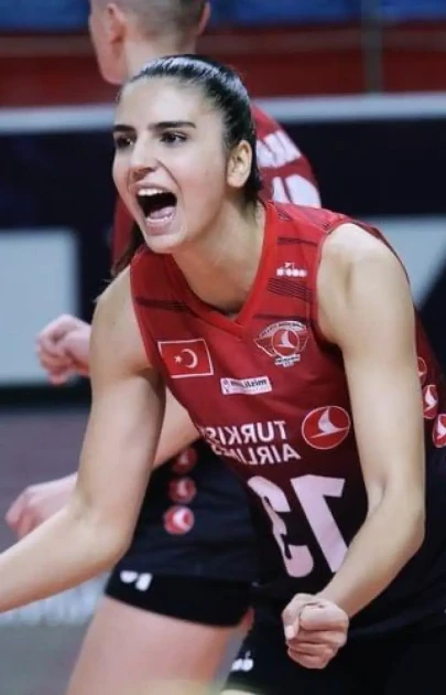 Büşra Güneş Kimdir Kaç Yaşında? Büşra Güneş Evli mi, Sevgilisi Kim, İnstagram adresi?