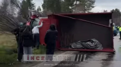 Kelekçi Girişinde Korkutan Kaza! Yağışlı Yol Kaydırdı