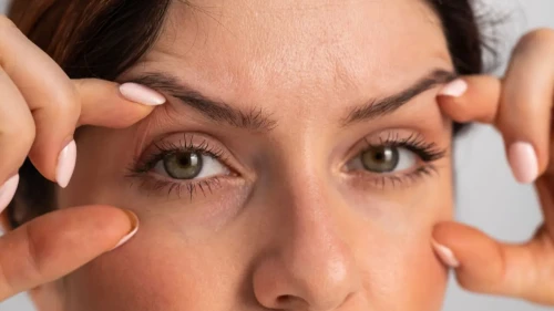 Sabahları Uyanınca Göz Kapağında Oluşan O Çizgi Ne Anlama Geliyor?