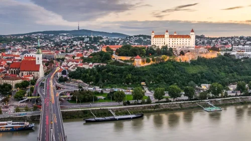 Slovakya Asgari Ücret 2025: Net Maaş, Saatlik Ücret, Meslek Maaşları ve TL Karşılığı