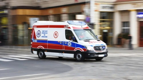 Antalya-Isparta Yolunda Feci Kaza: Otomobil Tırın Dorsesine Çarptı, 3 Yaralı