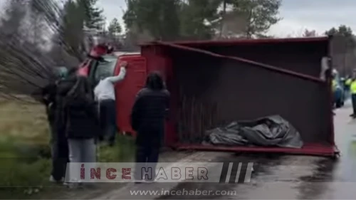 Kelekçi Girişinde Korkutan Kaza! Yağışlı Yol Kaydırdı