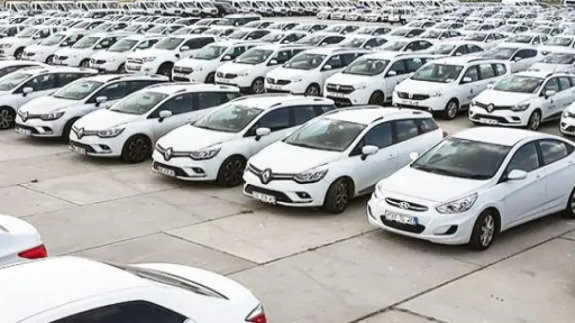 En Az Yakan Otomobiller 2025 Listesi Açıklandı: Bu Modeller Cebinizi Koruyor