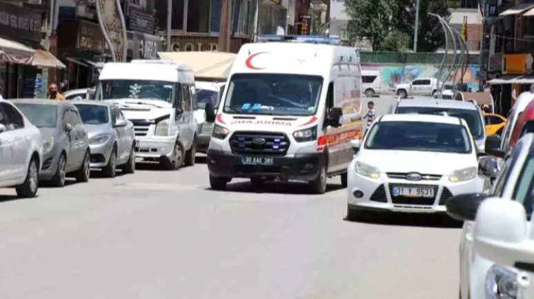 Hakkari'de Askeri Araç Devrildi: 8 Asker Yaralandı