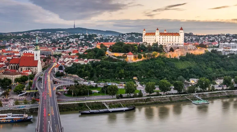 Slovakya Asgari Ücret 2025: Net Maaş, Saatlik Ücret, Meslek Maaşları ve TL Karşılığı