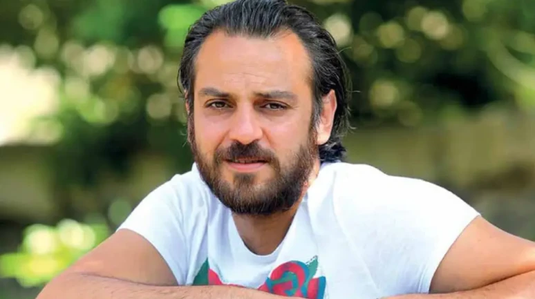 Veliaht Yahya Kimdir? Erkan Kolçak Köstendil Kaç Yaşında, Nereli, Evli mi, Eşi Kim, Boyu Kilosu, Oynadığı Diziler ve Filmler