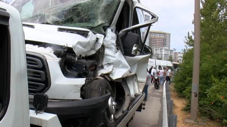 Kartal TEM Otoyolu’nda Zincirleme Kaza: Motorcuya Yardım Etmek İsteyen Sürücülere Araçlar Çarptı