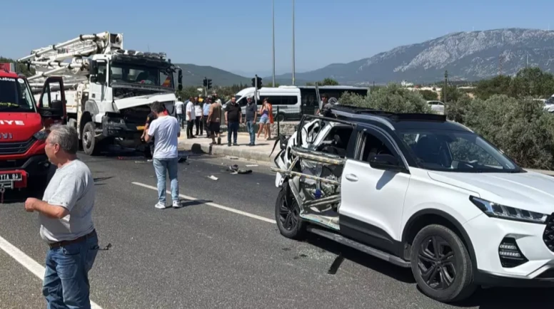 Muğla’da Beton Mikseri Otomobile Çarptı Aynı Aileden 2’si Ağır 4 Yaralı